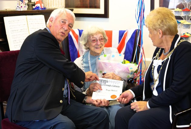Alderwood Care Home Celebrates Peggy Byford's 101st Birthday with a special visit from the Mayor